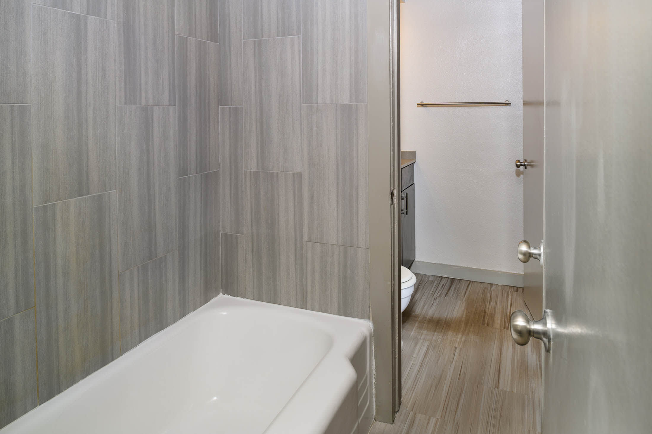 Oval tub with subway tile